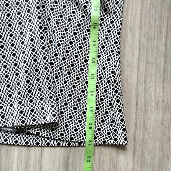 Banana Republic Chic V-Neck Tank w/Flattering Cinched Waist Size XS - Picture 8 of 8